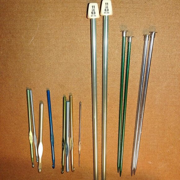 Assorted Aluminum Knitting Needles & Crochet Hooks Set - Various Sizes & Colors - Picture 1 of 3